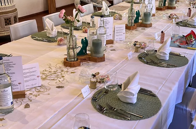 Festlich gedeckte Tafel