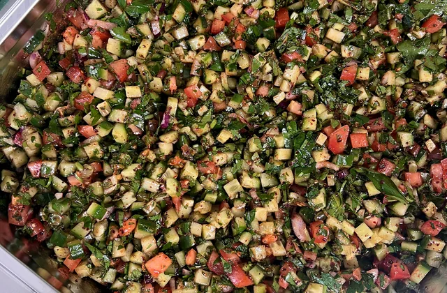 Große Schale mit frischem Salat