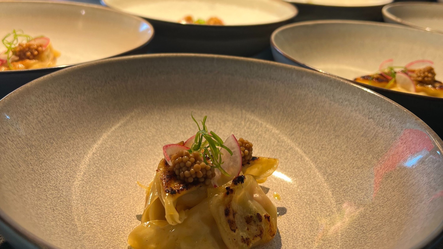 Modern angerichtetes Fingerfood zum Empfang